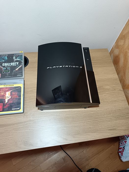 Vând PlayStation 3 impecabil