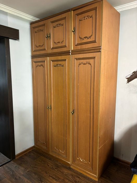 Шкаф в гостиной советский