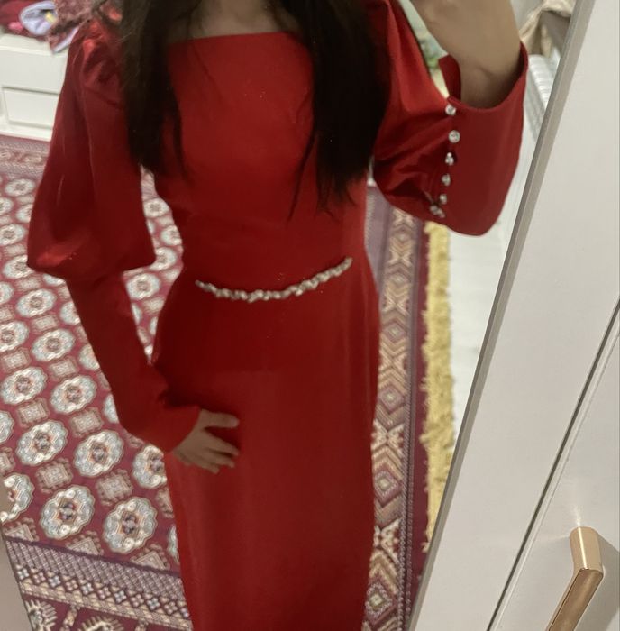 Платья красный шым