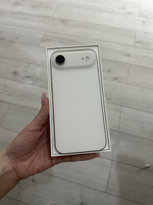 Продам iPhone 17 Air (новый)