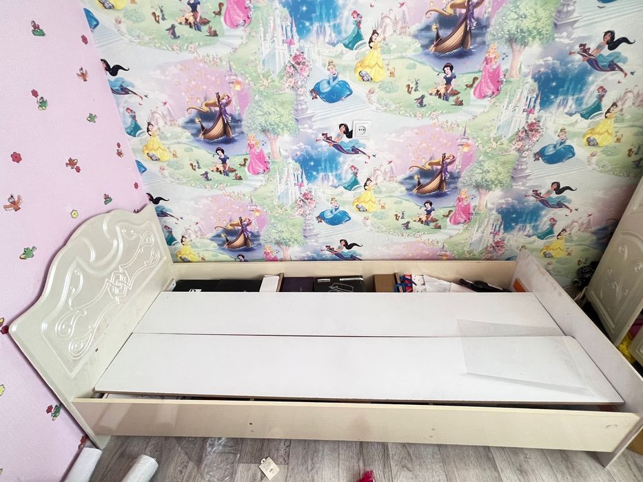 Кровать красивый