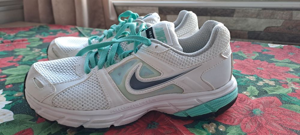 Маратонки NIKE 38,5номер