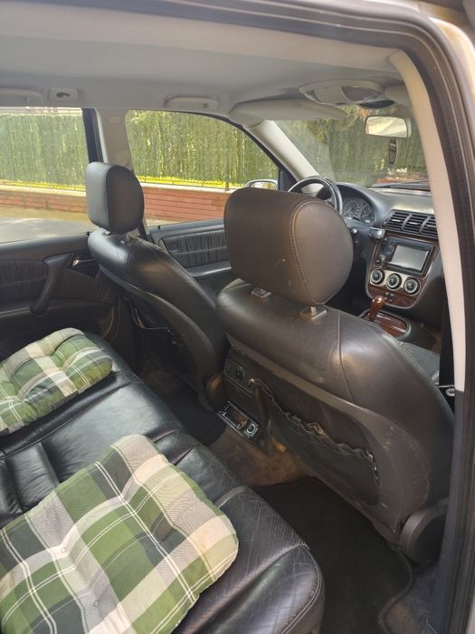 Mercedes ML 270 - autoutilitara 4 locuri