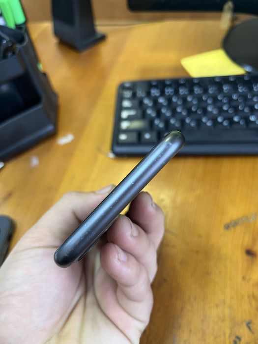 Продам Iphone 11