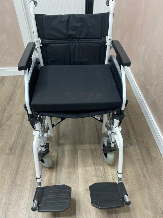 Продам Каляску  Черного цвета