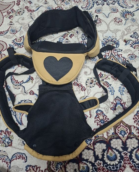 Продается хипсит рюкзак кенгуру для малышей почти новый. Цена 125 тыс.