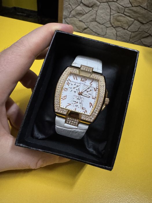 GUESS Watch White Gold-tone Unisex/Women