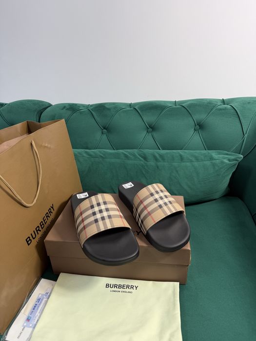 Papuci Slapi Burberry Full Box colectie noua 2025