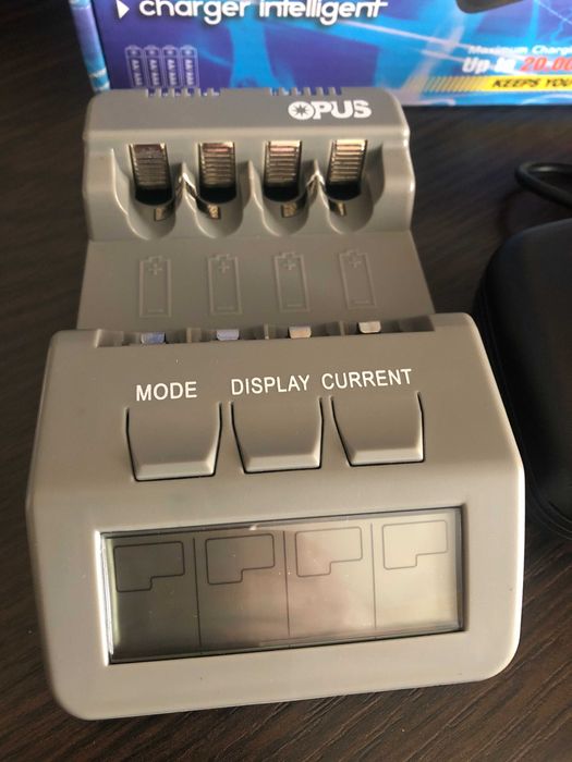 зарядное устройство OPUS BT-C700 (4 слота)