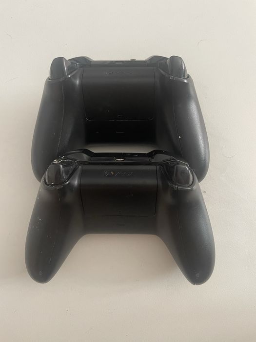 Xbox one + 2 manete