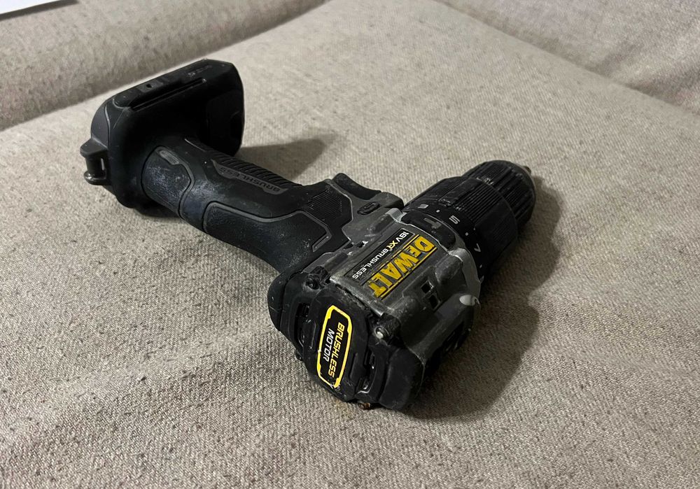 Masina gaurit insurubat DeWalt DCD100 XR 18V brushless doar corp black