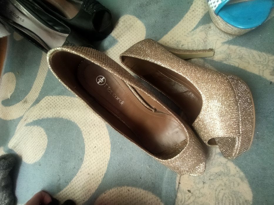 Продам туфельки на высоком каблуке