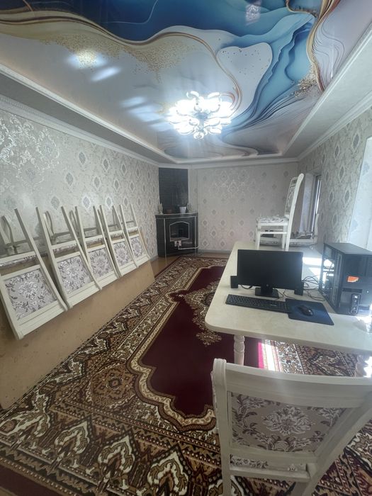 Uy Yangiyolda joylashgan