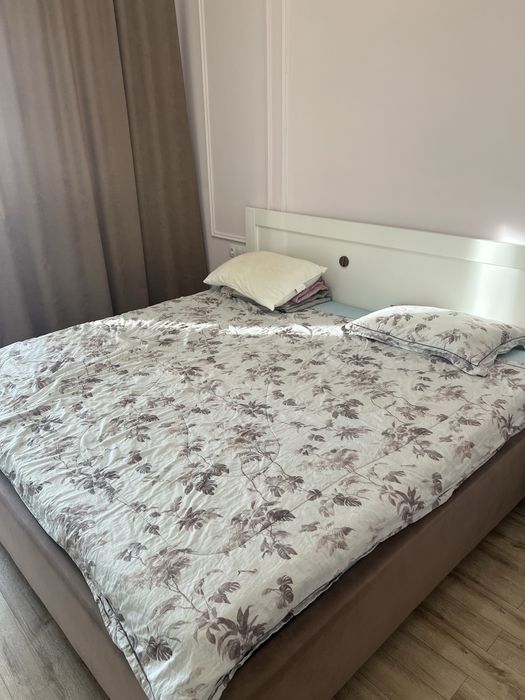 Продом крават 2х2  с матрастом в отличном состаяниие