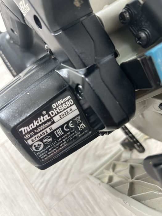Makita DHS 680 circular de mana