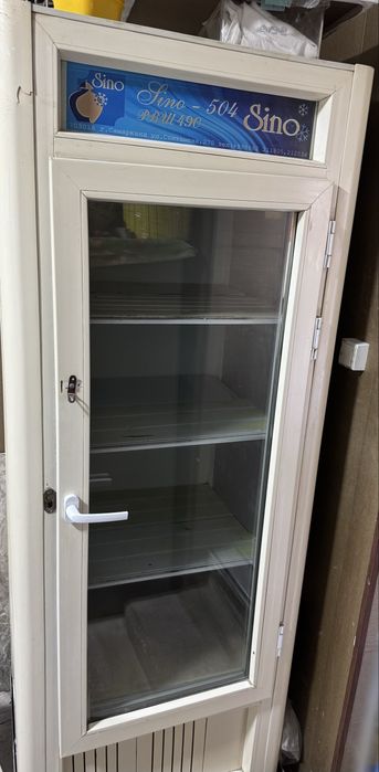 Продаётся холодильник витрина