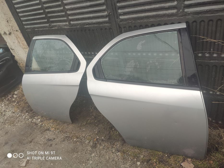 Задни врати оборудвани за alfa 156, лява и дясна
