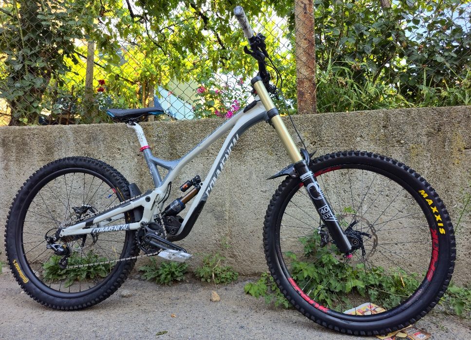 Commencal Supreme 27.5 2020г. М размер Fox 40 Elite, Fox Shox Kashima Float X2 Алуминиев Downhill велосипед