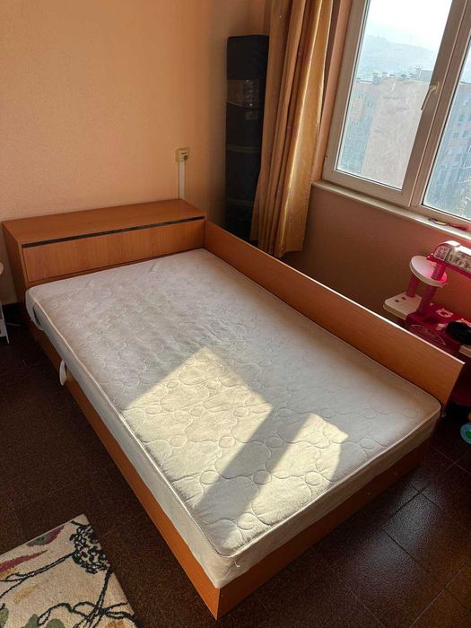 Приста, с ракла, матрак и подарък рол матрак