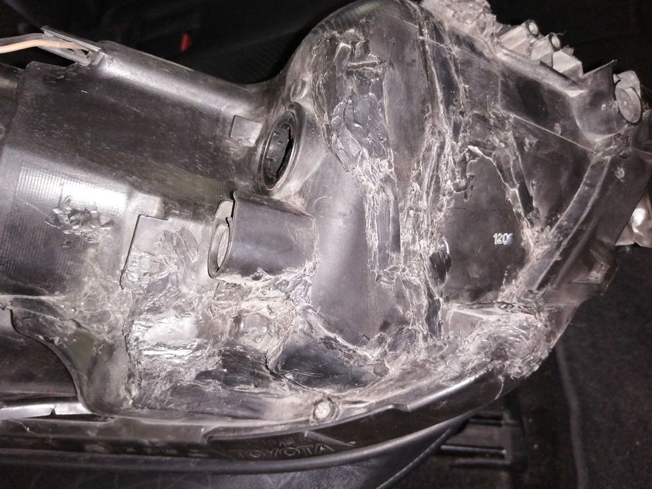 Продавам фарове за рав4