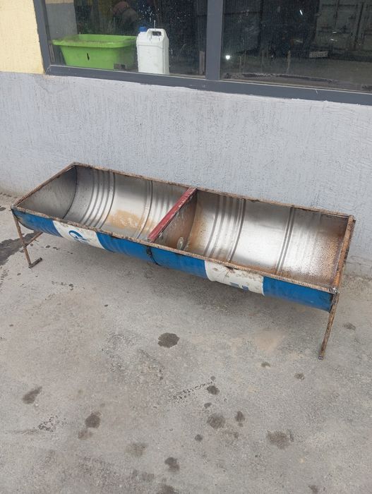 Кормушка для скота и баранов