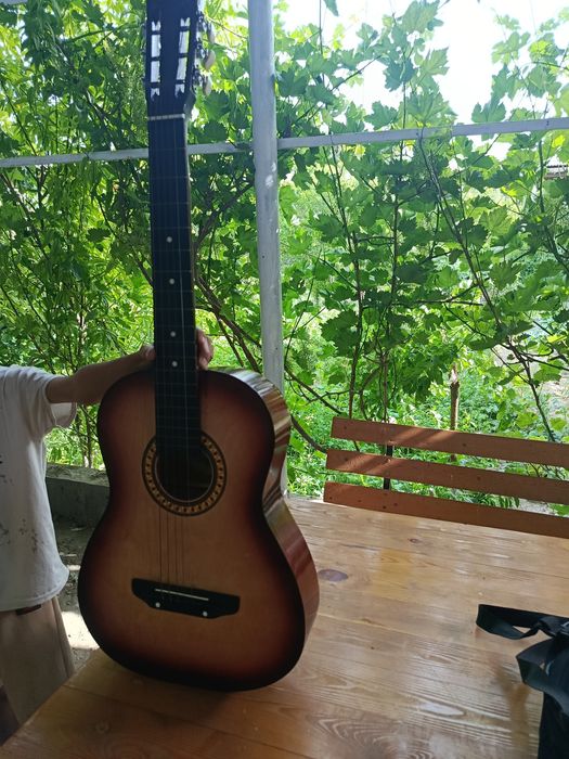 Gitara sotiladi xolati alo