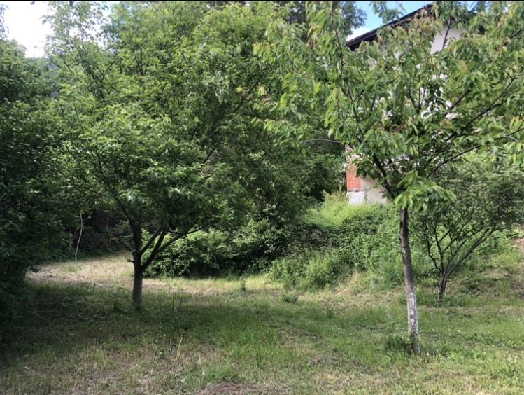 Къща с двор на 40 км от София, до Драгоман