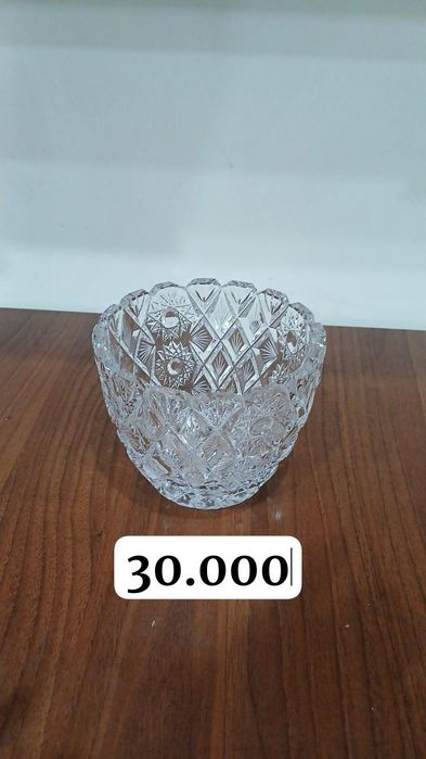 Xrustal vazalar sotiladi