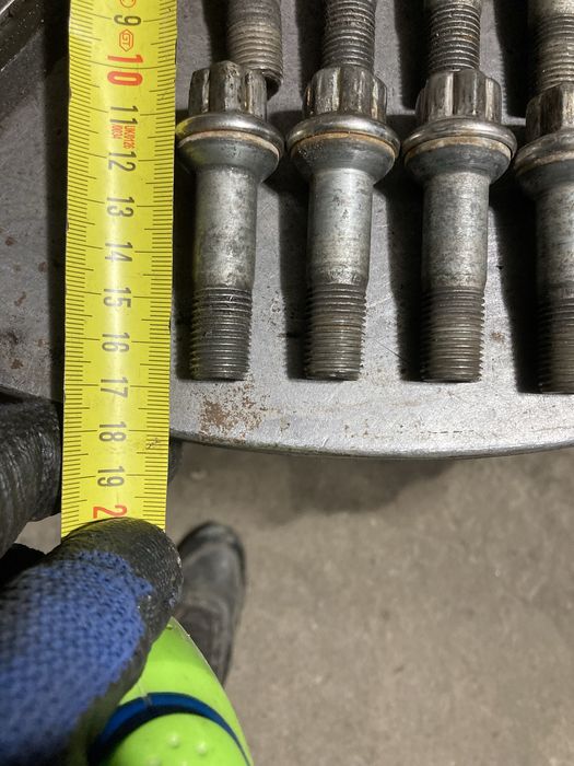 Болтове за Мерцедес