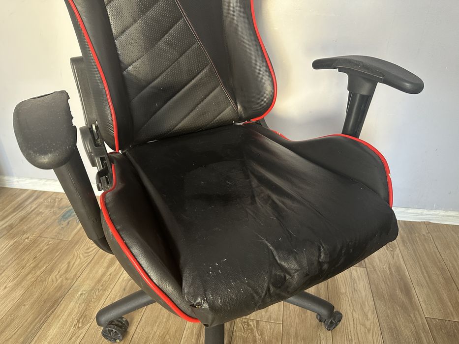 Игровое кресло помпьютерное