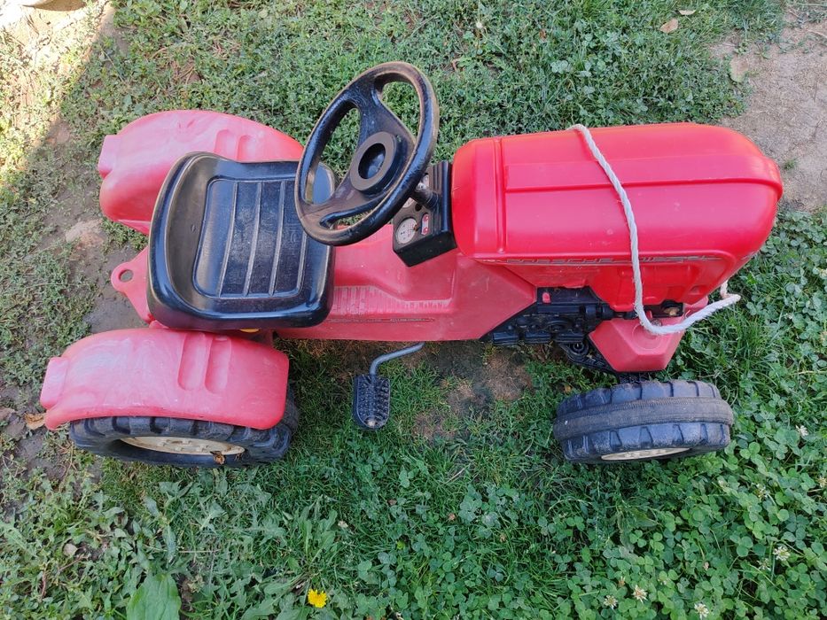 Tractor mărime mare, lungime aproximativ 1 m