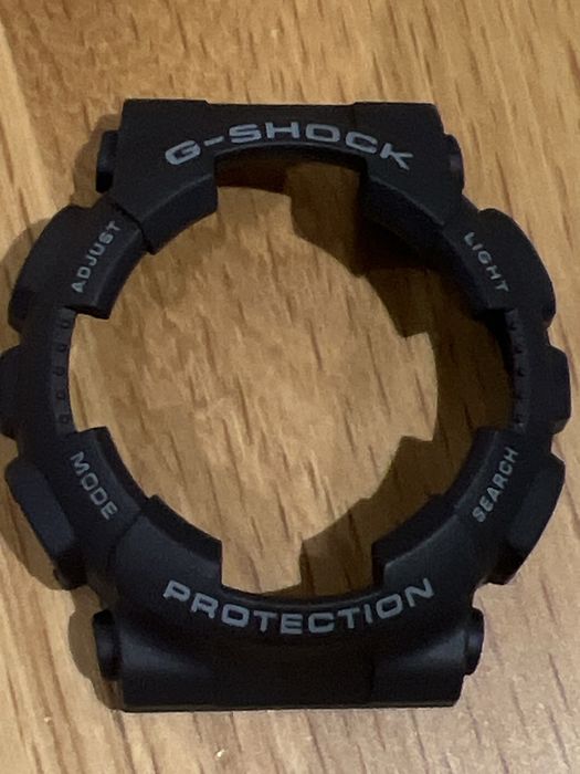 Продавам оригинален комплект кайшка и базел за Casio G Shock