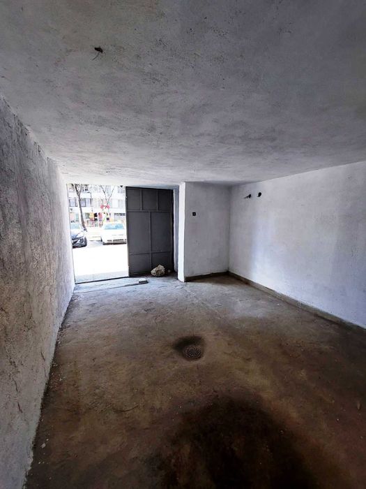 Продава се Гараж / Паркомясто в Варна, Зимно кино Тракия - 23 кв.м за 1953 €/кв.м - Снимка #1