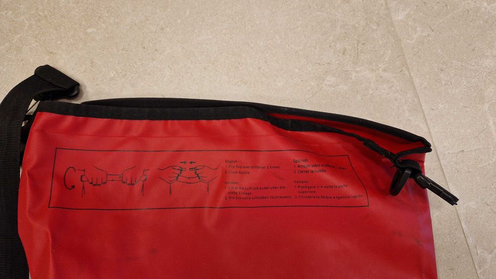 Водонепромокаема чанта 15L