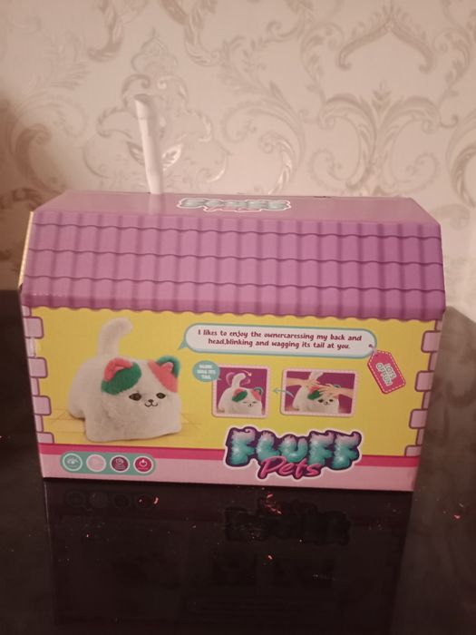 Продаю игрушечную пушистую кошку
