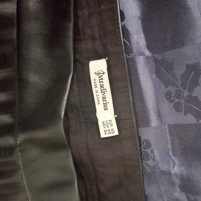 Нова едро плисирана кожена пола "Stradivarius" Страдивариус XS размер