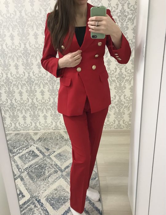 Брючный костюм красный