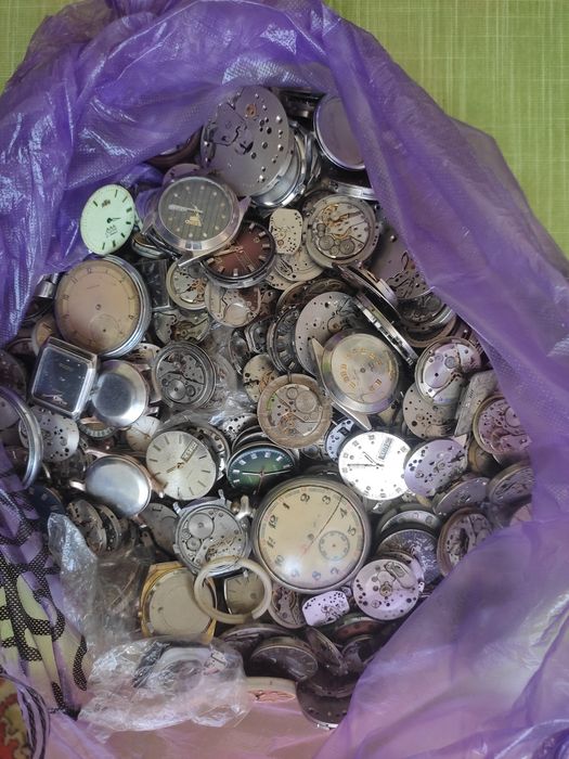 Продам запчасти на часы наручные СССР
