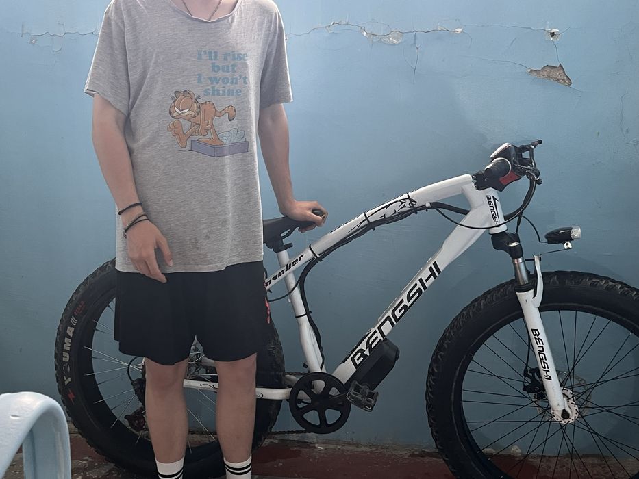 Продам белый электровелосипед