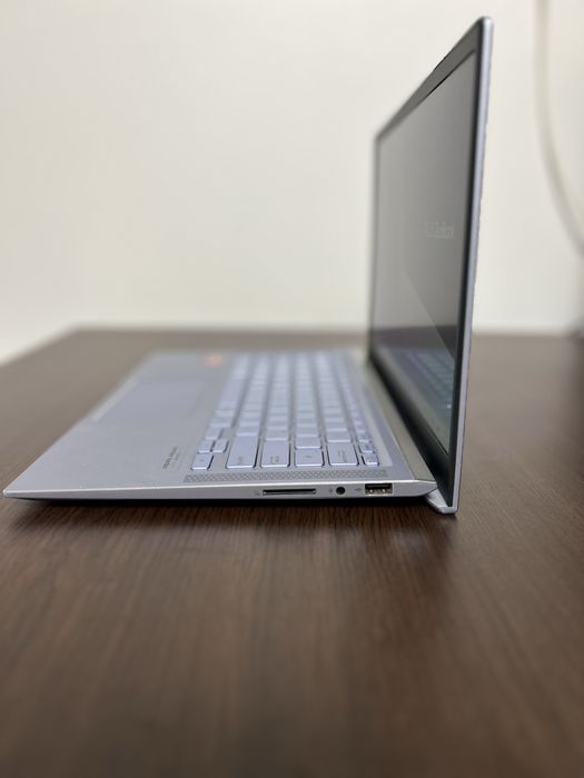 Laptop ASUS ZenBook 14  Predare personală în GALAȚI