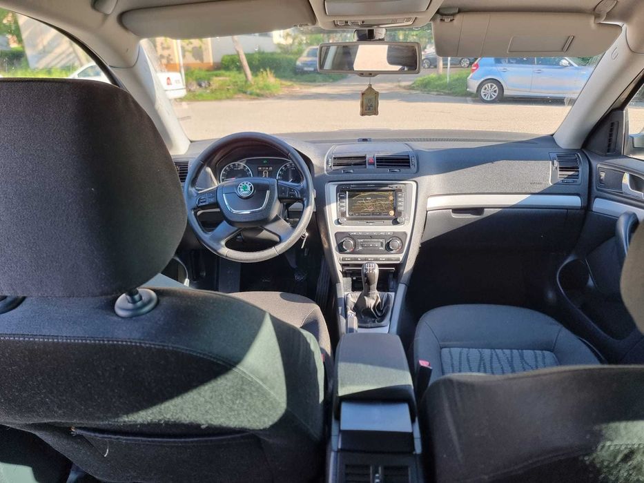 SKODA Octavia 2012 — imagine 3