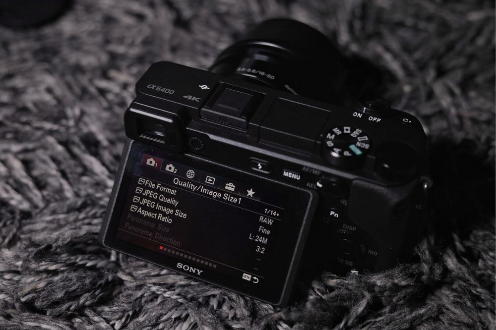 Sony A6400 + 16-50mm OSS | 453 declanșări | card SanDisk + cutie