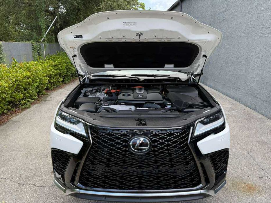 2025 Lexus LX 700h F SPORT Handling