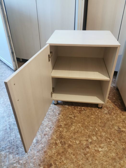 Продам шкафы и тумбочки