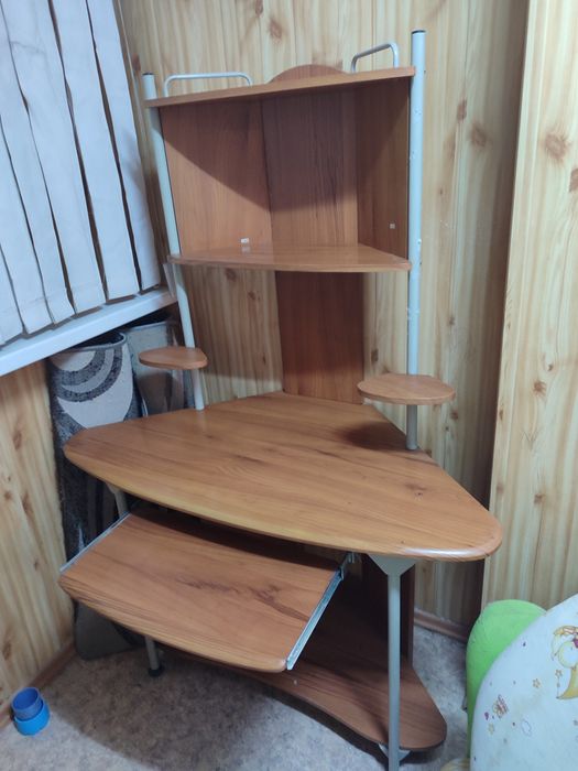 Стол ученический и для компьютера