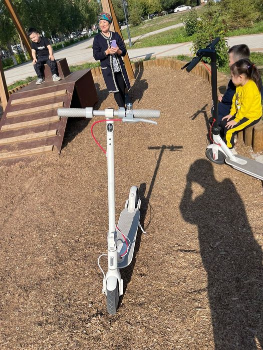 Срочно! Электросамокат Xiaomi scooter 3