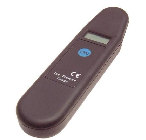 Manometru presiune aer Carpoint digital 7 bari, de plastic, lungime 145,50 mm