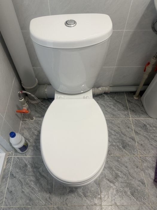 Продам унитаз новую