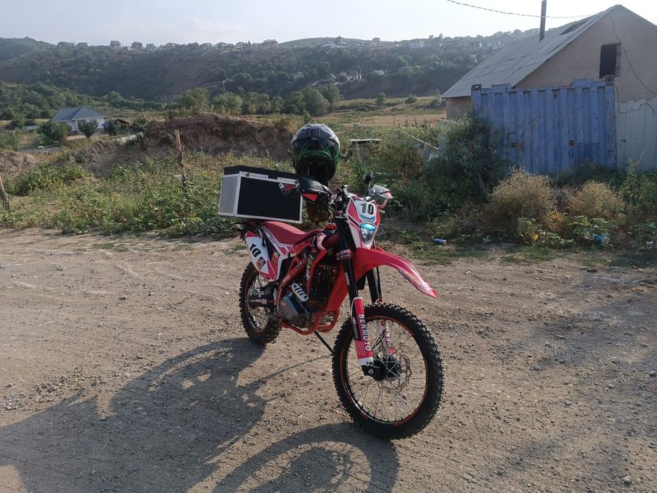 Эндуро мотоцикл 300-кубов