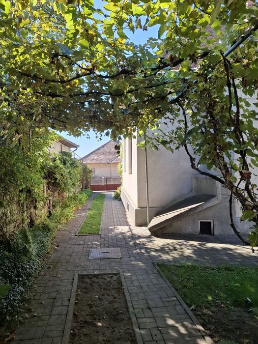 Casa 3 camere in zona linistita